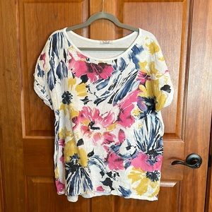 Linen flowered top. Made in Italy.